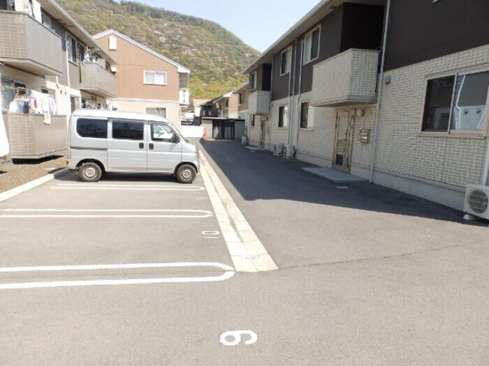 物件外観写真2　(駐車場)