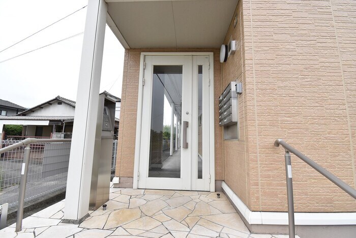 物件外観写真2　(エントランス)