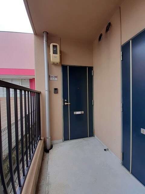 物件外観写真2　(エントランス)