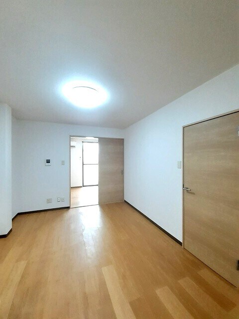 物件内観写真8　(居室・リビング)