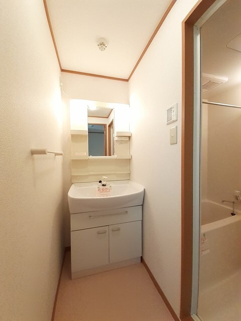 物件内観写真11　(洗面所)