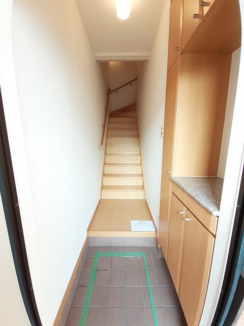 物件内観写真11　(玄関)