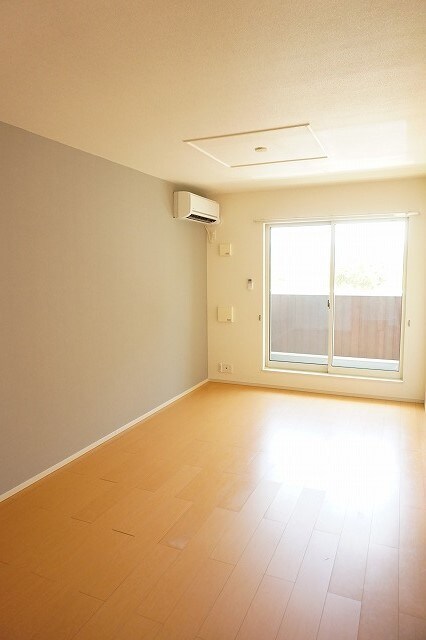 物件内観写真4　(居室・リビング)