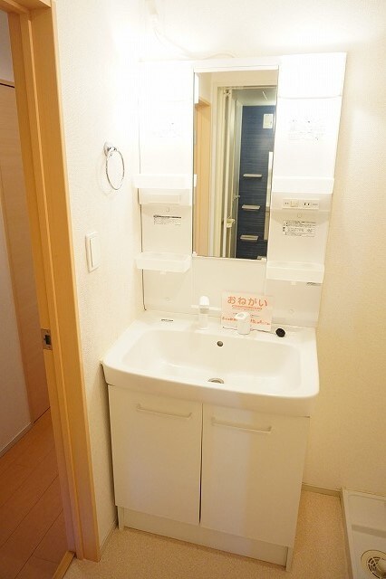 物件内観写真8　(洗面所)