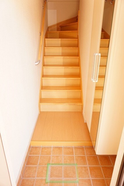 物件内観写真9　(玄関)