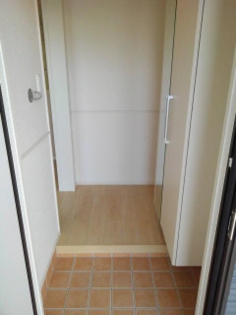 物件内観写真11　(玄関)