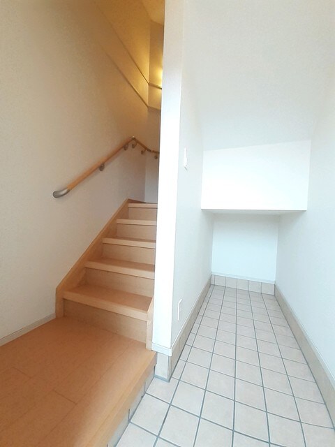 物件内観写真13　(玄関)