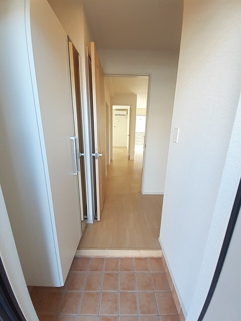 物件内観写真12　(玄関)