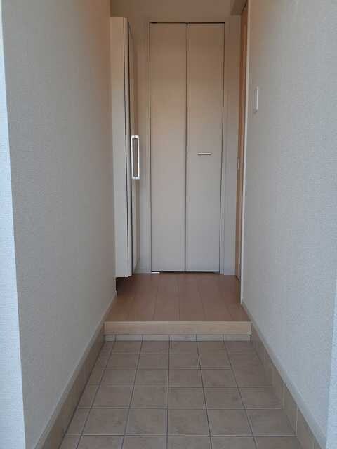 物件内観写真13　(玄関)