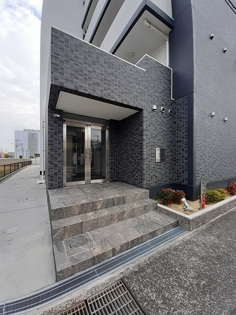 物件外観写真2　(エントランス)