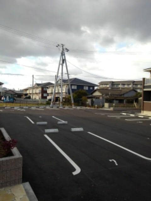 物件外観写真3　(駐車場)