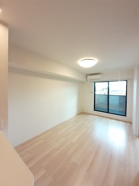 物件内観写真8　(居室・リビング)