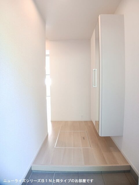 物件内観写真11　(玄関)
