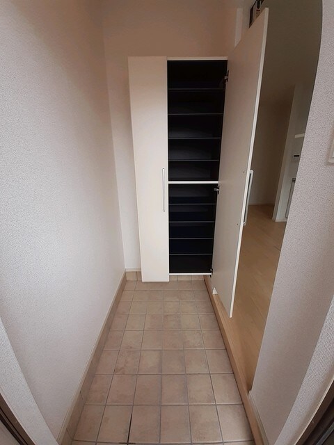 物件内観写真12　(玄関)