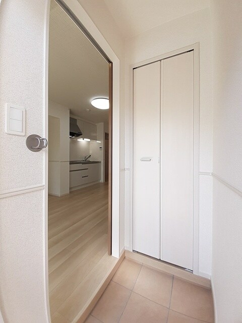 物件内観写真12　(玄関)