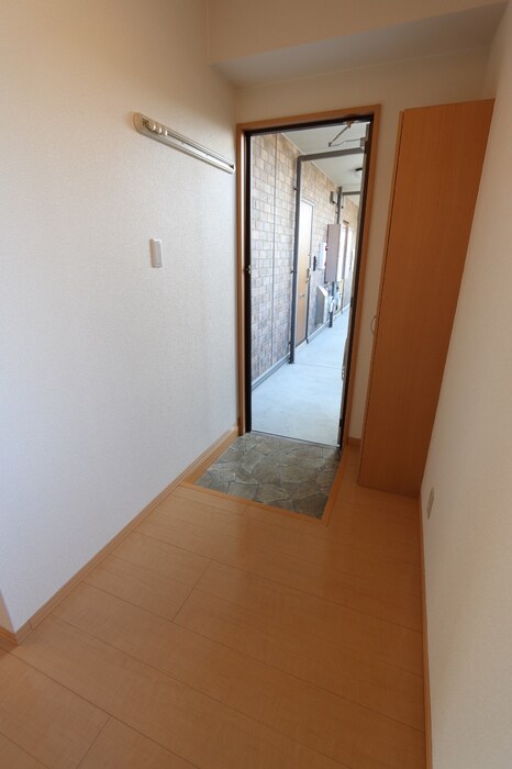 物件内観写真12　(玄関)