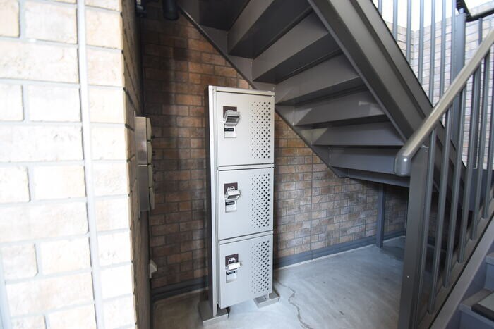 物件内観写真18　(北入口側 宅配ボックス)