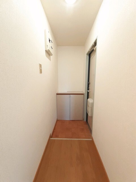 物件内観写真12　(玄関)