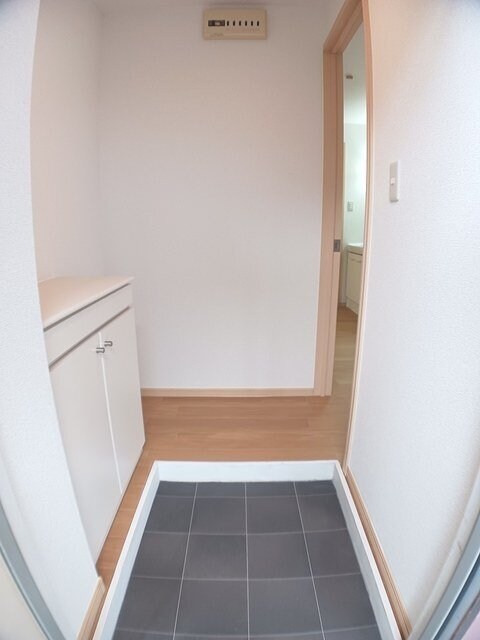 物件内観写真12　(玄関)