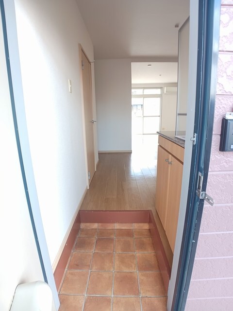 物件内観写真12　(玄関)