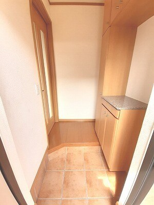 物件内観写真12　(玄関)