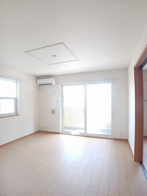 物件内観写真8　(居室・リビング)