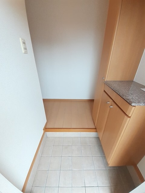 物件内観写真12　(玄関)