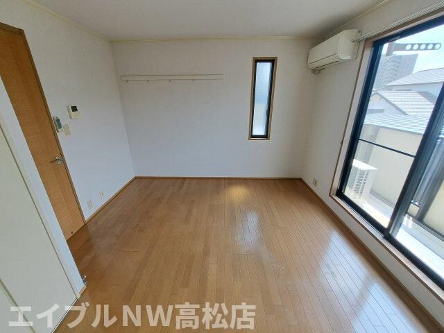 物件内観写真8　(居間)