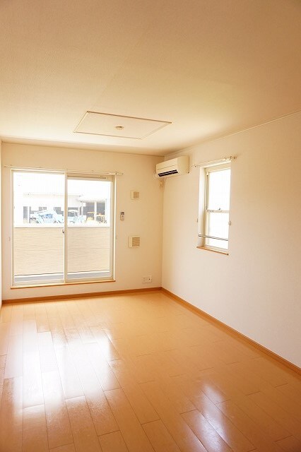 物件内観写真7　(居室・リビング)