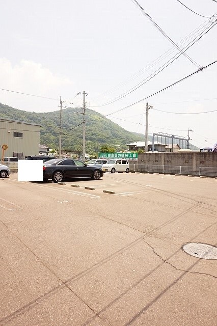 物件内観写真13　(駐車場)