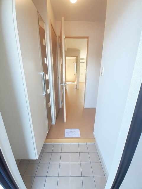 物件内観写真12　(玄関)
