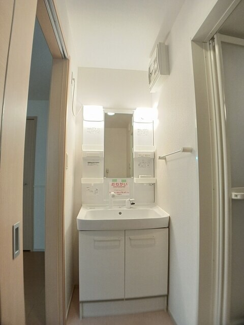 物件内観写真10　(洗面所)