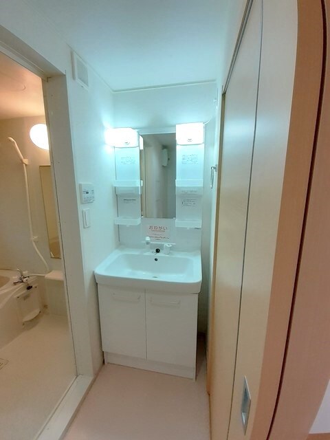 物件内観写真6　(洗面所)