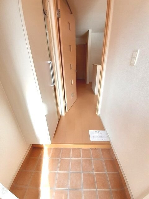 物件内観写真12　(玄関)