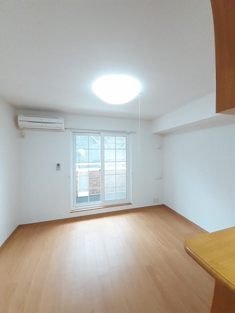 物件内観写真8　(居室・リビング)