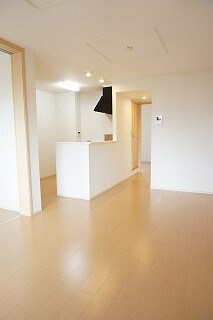 物件内観写真4　(居室・リビング)