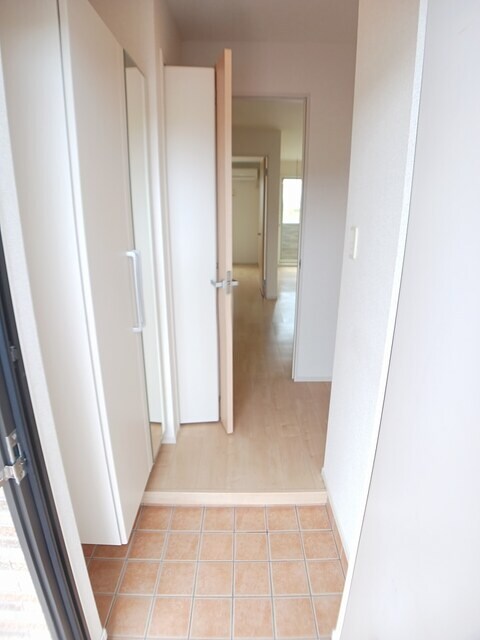物件内観写真9　(玄関)