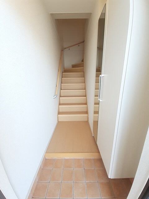 物件内観写真9　(玄関)