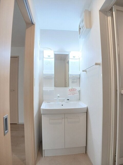 物件内観写真6　(洗面所)