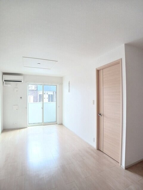 物件内観写真8　(居室・リビング)