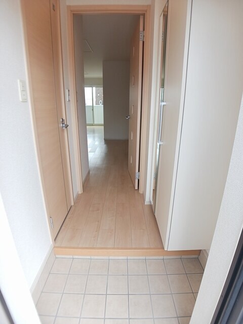 物件内観写真12　(玄関)