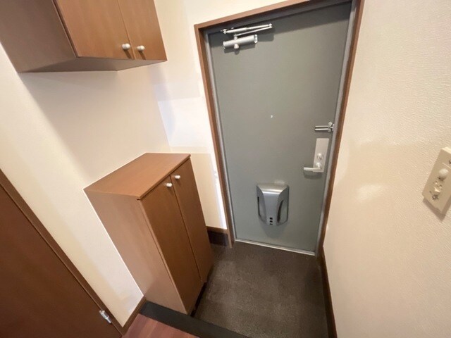 物件内観写真16　(玄関)