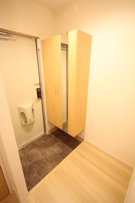 物件内観写真11　(玄関)