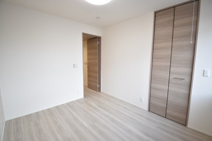 物件内観写真10　(洋室５．３帖)