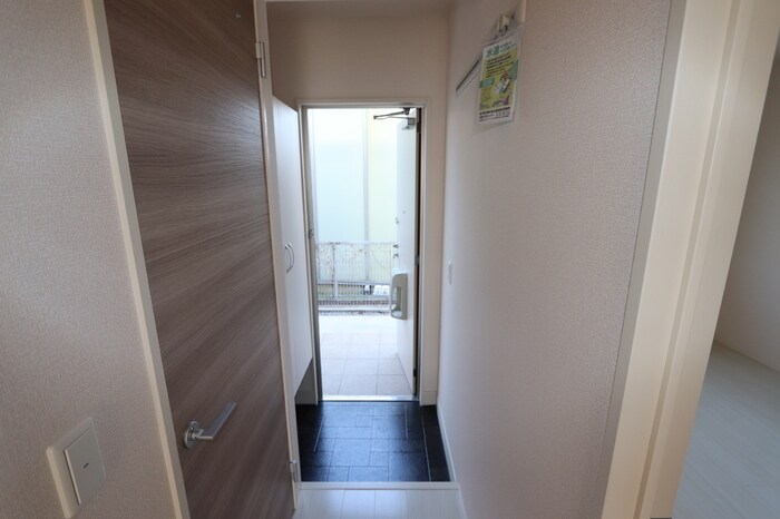 物件内観写真15　(玄関)