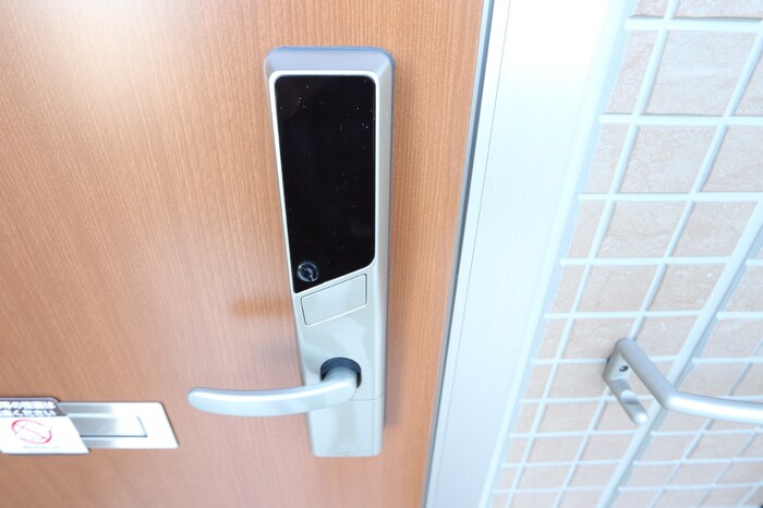 物件内観写真17　(ICカードロック)