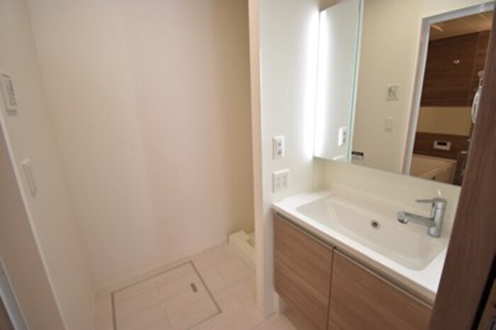 物件内観写真4　(洗髪洗面化粧台)