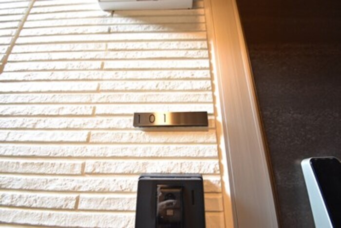 物件内観写真16　(玄関)