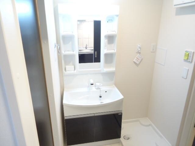 物件内観写真6　(洗髪洗面化粧台)