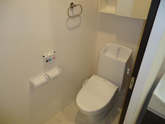 物件内観写真7　(シャワー付トイレ)